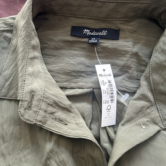 Madewell Crinkled Button Down Shirt in Army Green - Picture 6 of 7